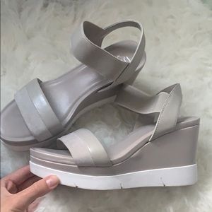 Grey and white wedges